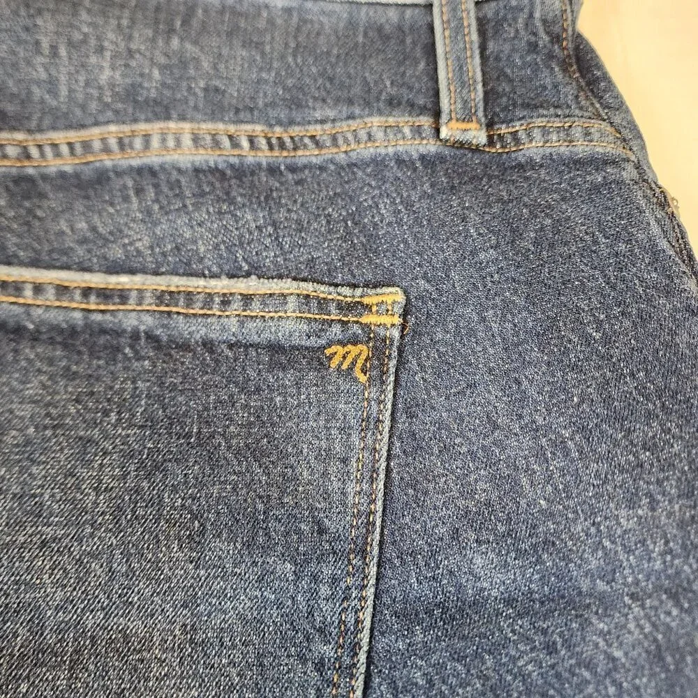 Madewell sz 36 High Rise Denim Shorts Curvy Blue Raw Hems